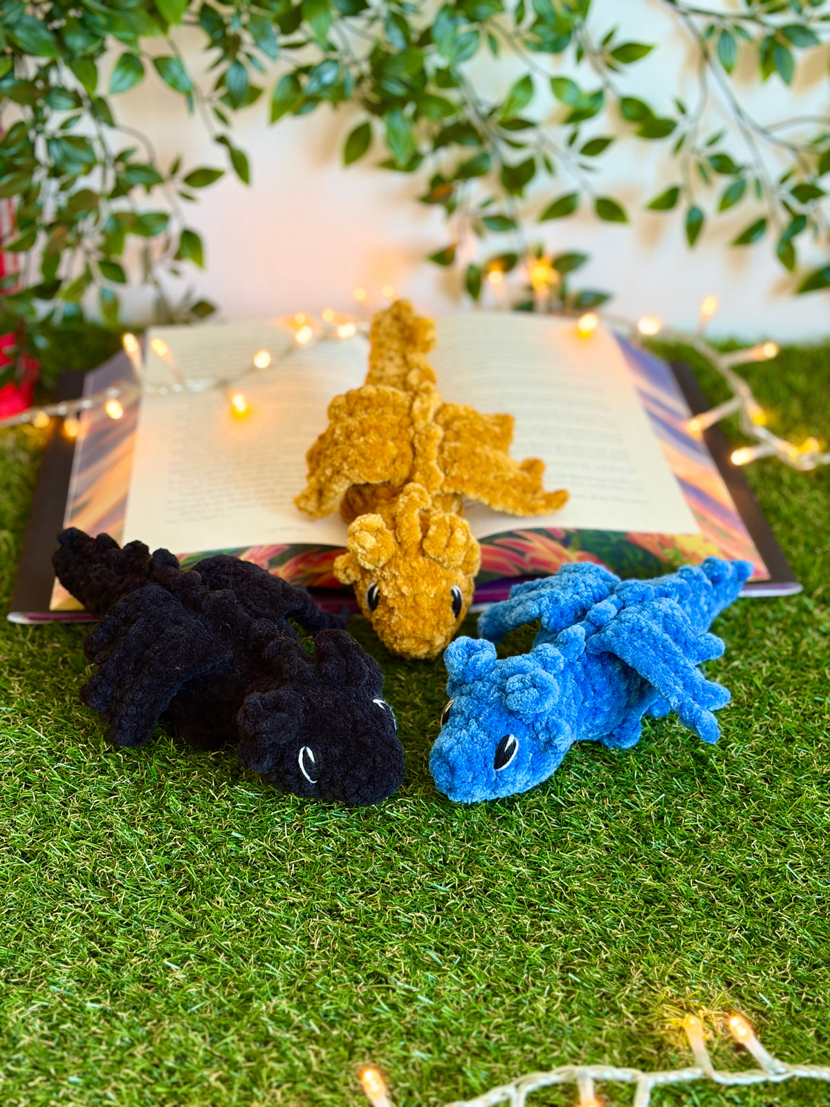 Trio de dragonneaux Nuiba en nylon noir avec boucle en plastique pour fixation sécurisée.
