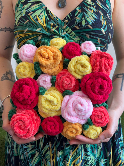 Tableau floral de roses colorées par Nuiba, affichage artistique de bouquet de fleurs pour décoration intérieure.