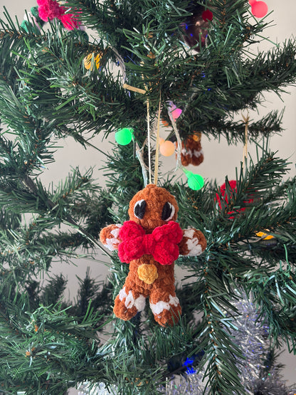 Patron crochet PDF Nuiba pour décoration de sapin de Noël, bonhomme de pain d'épices, modèle crocheté détaillé.