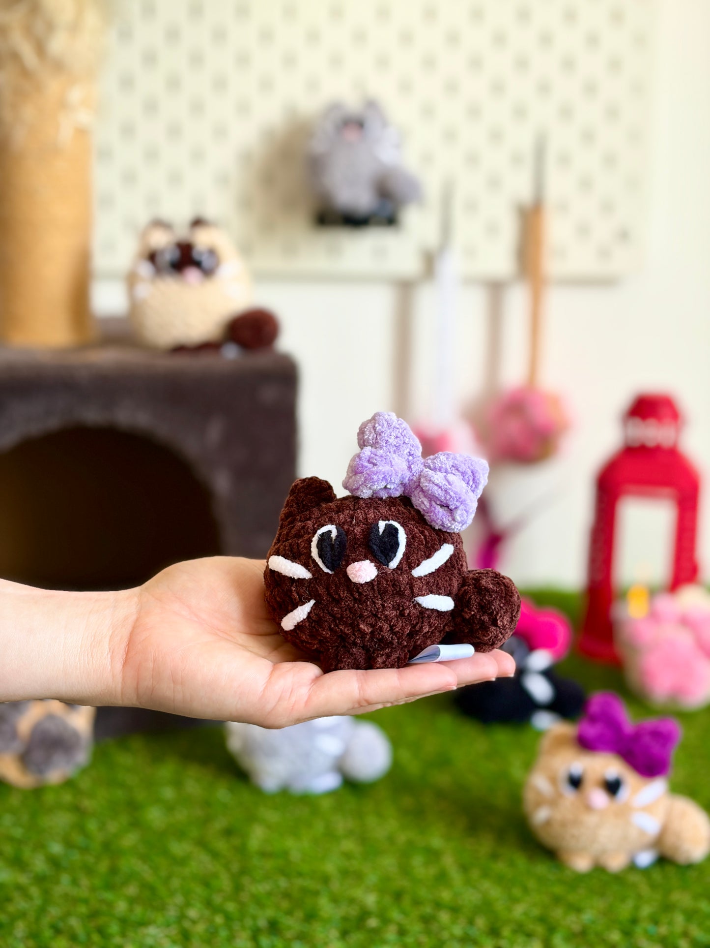 Peluche Nuiba en forme de boule de flouf avec nœud, tête de chat mignonne en crochet, douce et câline pour chat ou enfant