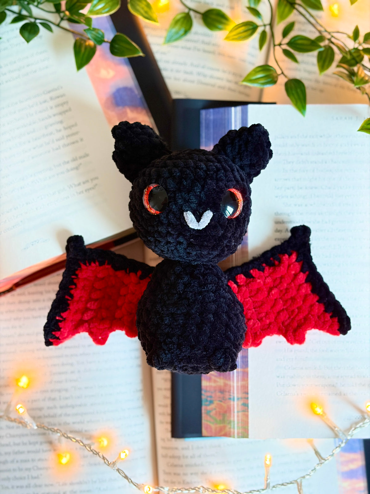 Caleb - Bat boy rouge version chibi - Chauve-souris mignonne