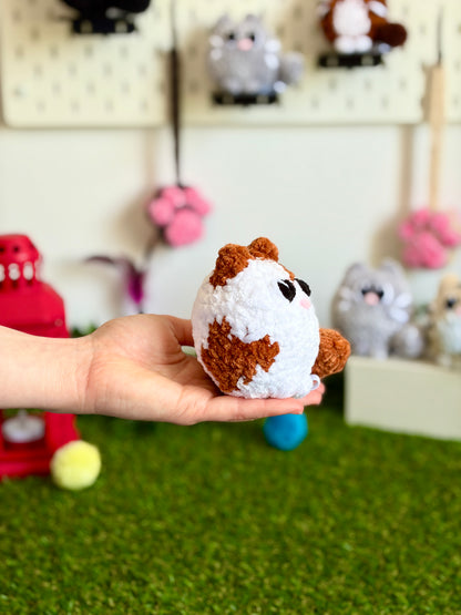 Chat Flouf grand modèle de la marque Nuiba, peluche douce et câline, avec détails visibles de la tête et des pattes.