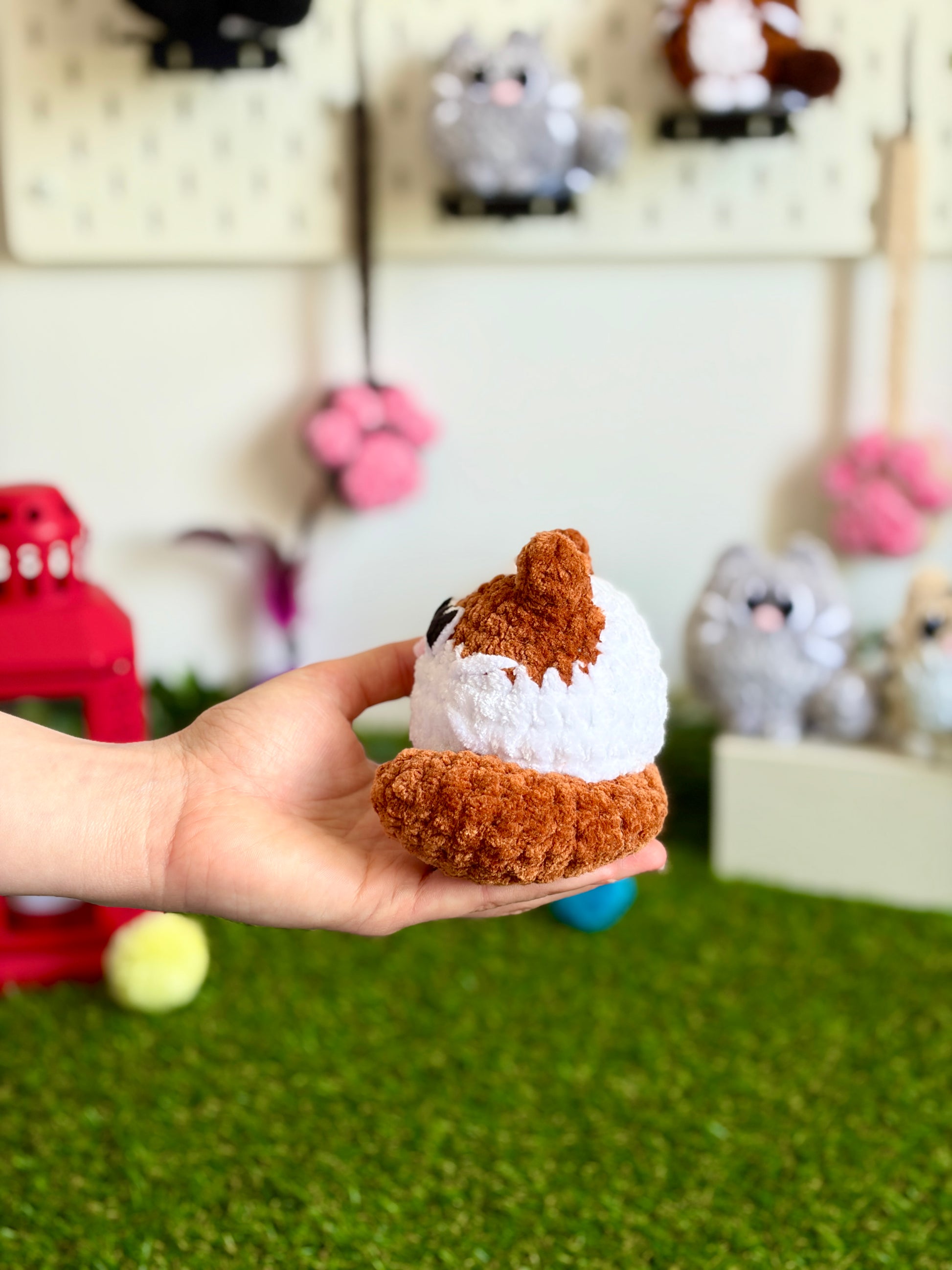 Chat Flouf grand modèle de Nuiba, peluche douce et colorée, avec détails réalistes et expressions mignonnes, pour collection ou câlins