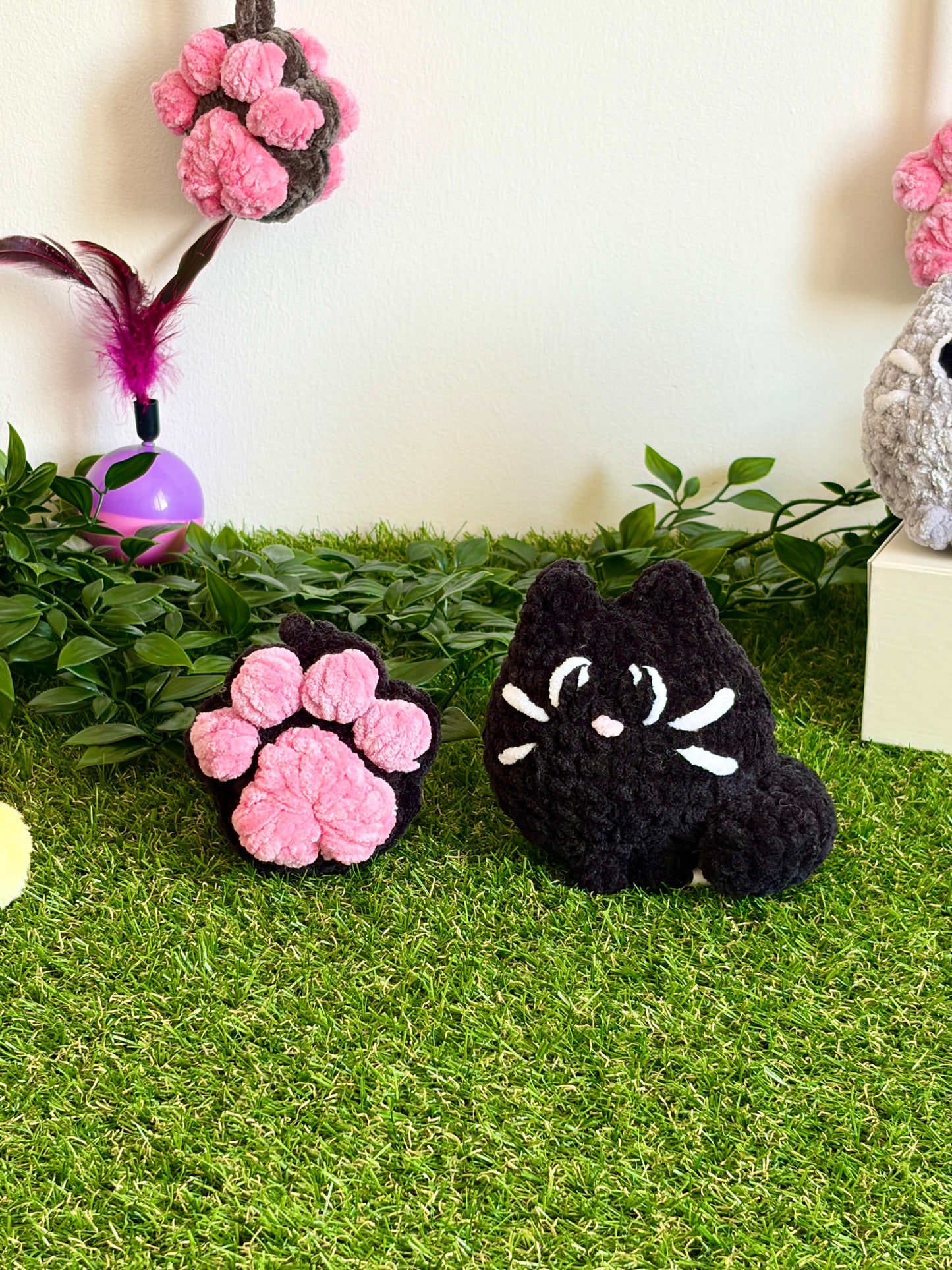 Pack chat Flouf avec pendentif Patoune Nuiba, accessoires pour chat avec figurine et collier en forme de patte.