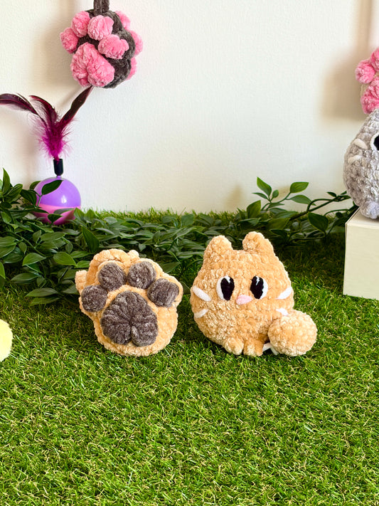 Pack chat Flouf avec pendentif patoune Nuiba, jouet en peluche doux et collier en forme de patte pour chat.