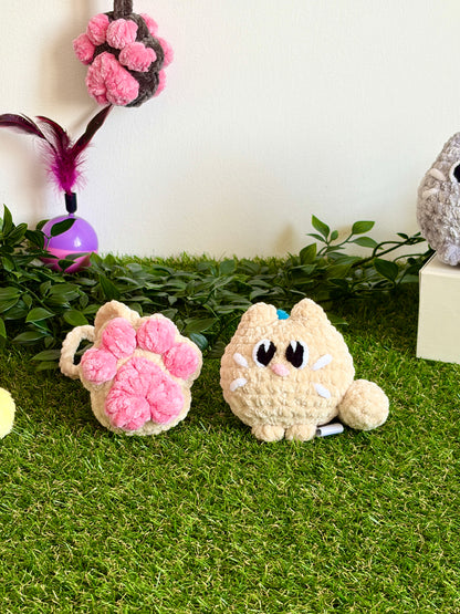 Pack chaton flouf et pendentif patoune Nuiba, petit modèle, avec chaton doux et pendentif en forme de patoune pour animaux.